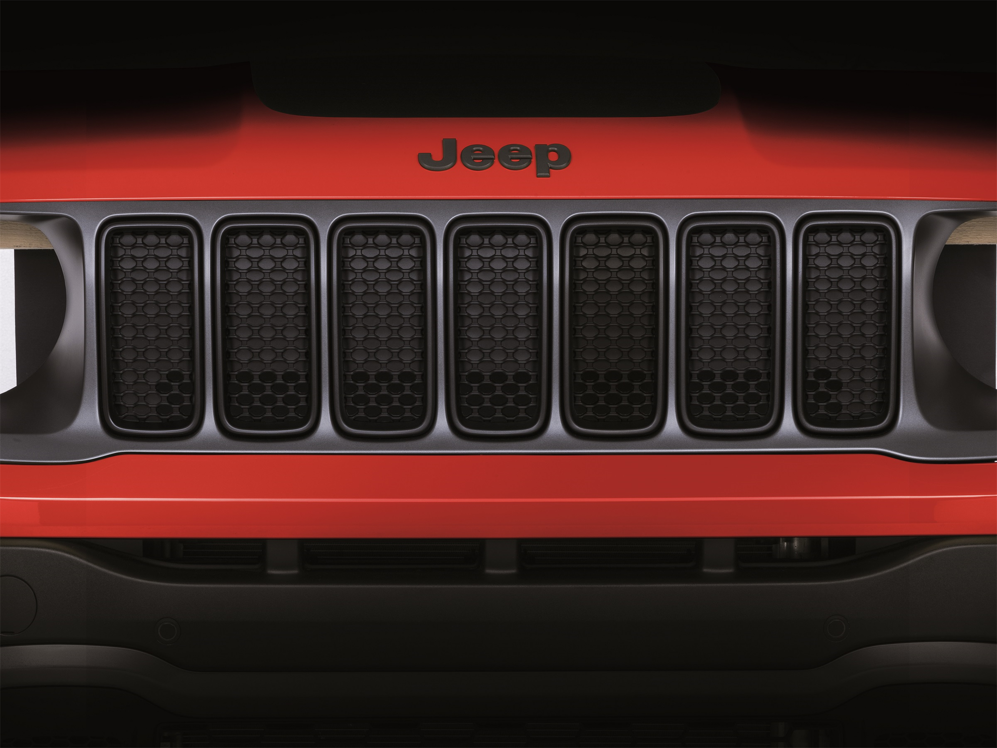 Rejilla delantera gris satinad con anillos negro mate. jeep