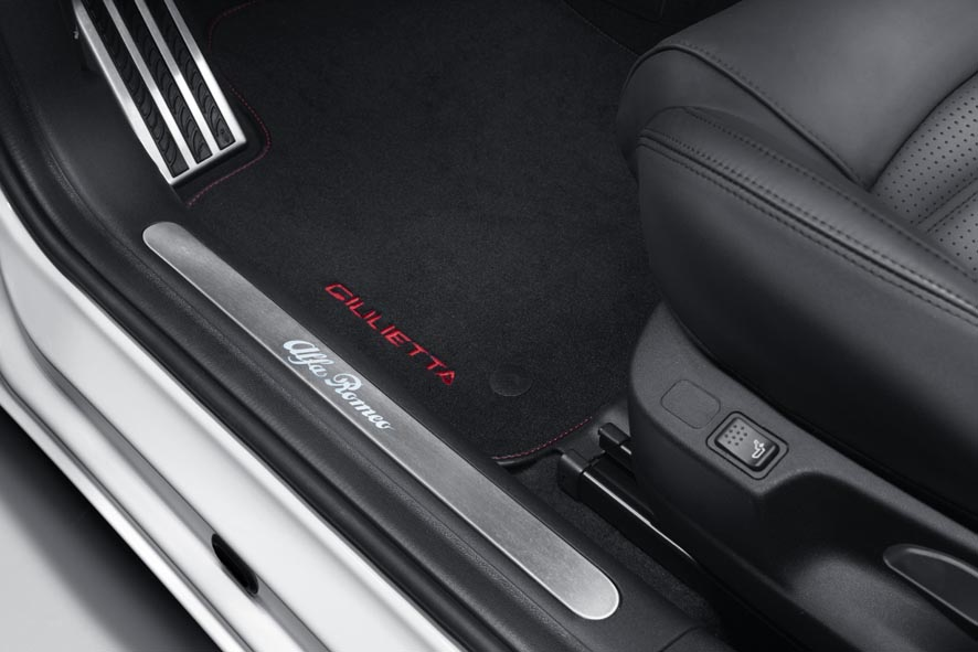 Placa de umbral de la puerta de aluminio con logo iluminado para Alfa Romeo Giulietta  alfa-romeo