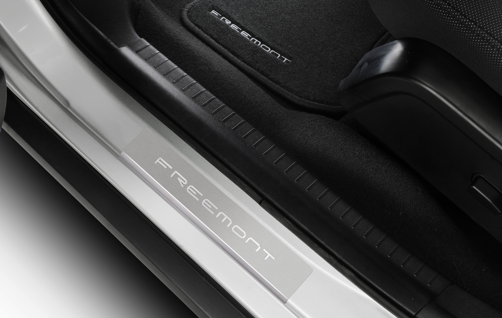 Bas de caisse en aluminium pour Fiat Freemont  undefined