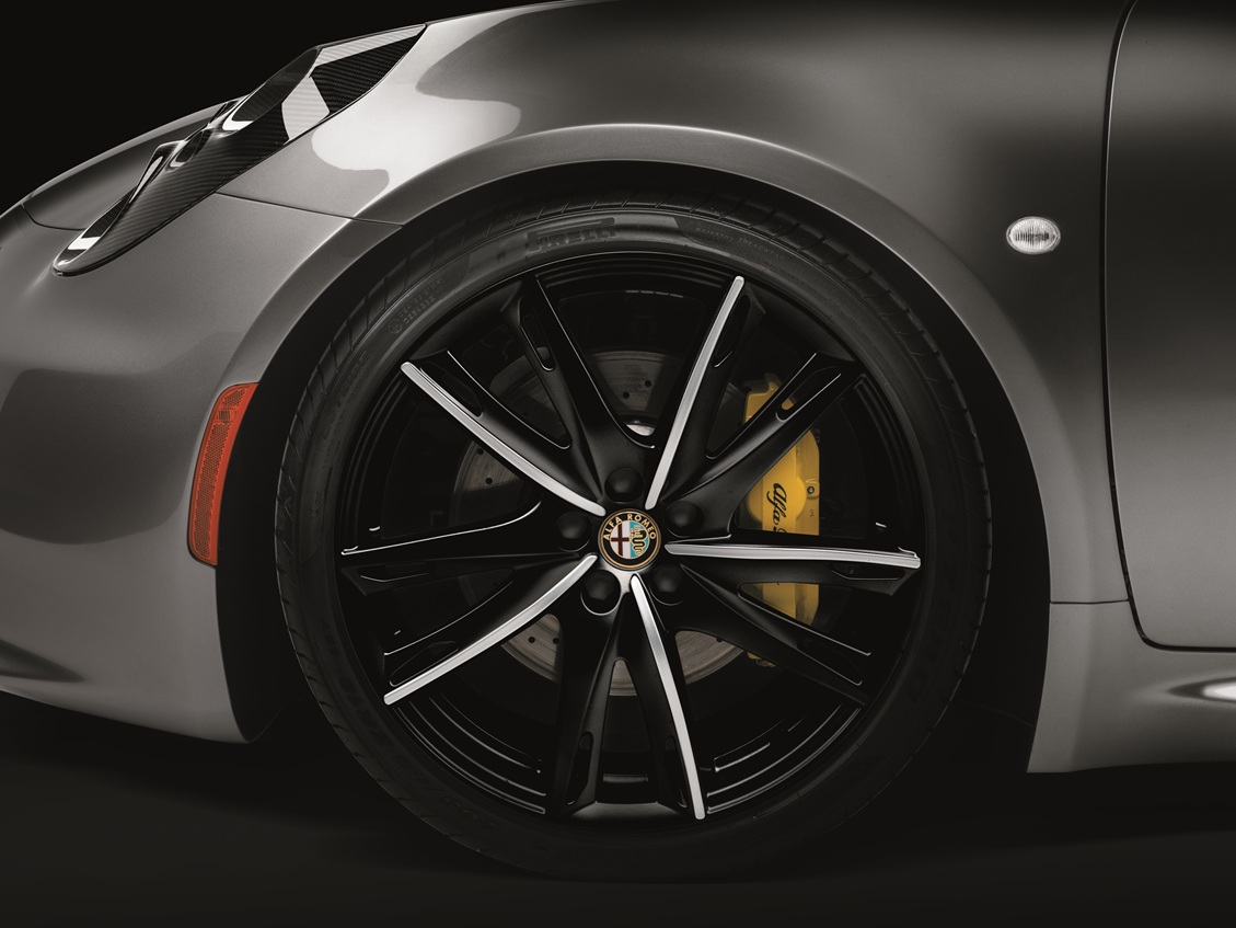 Kit de llantas en aleación delanteras de 17'' y traseras de 18''  alfa-romeo