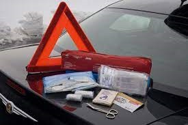KIT PRONTO SOCCORSO JEEP CON TRIANGOLO DI EMERGENZA  jeep