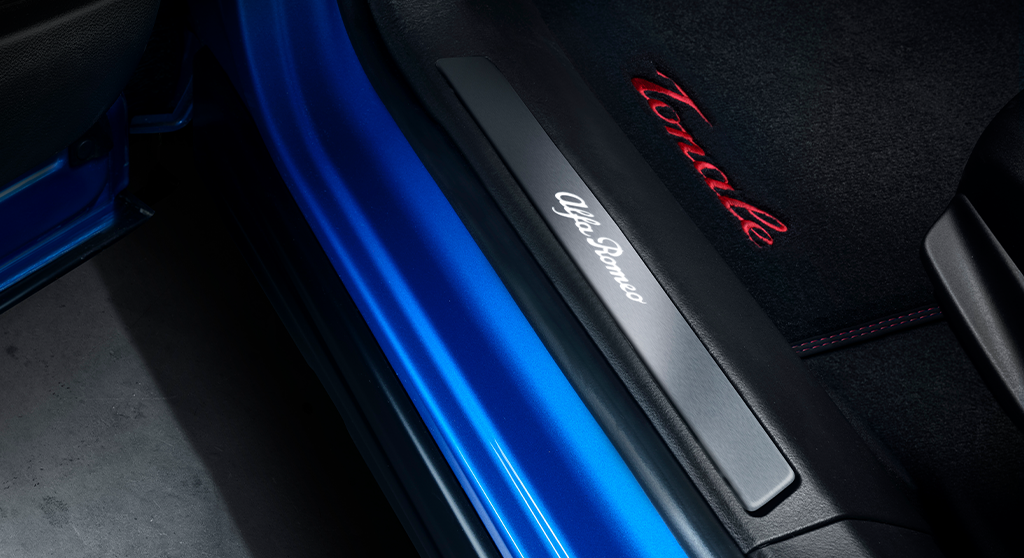 PLACA DE UMBRAL ILUMINADA para Alfa Romeo Tonale  alfa-romeo
