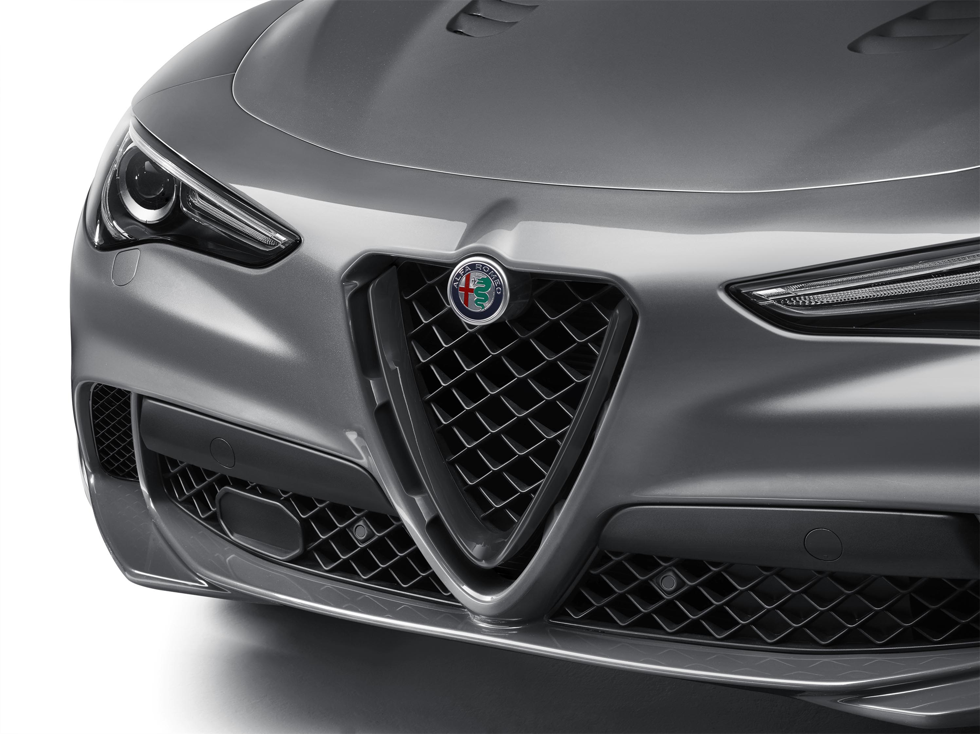 Griglia Frontale Con Inserto ''V'' In Miron Lucido Per Versione Quadrifoglio undefined