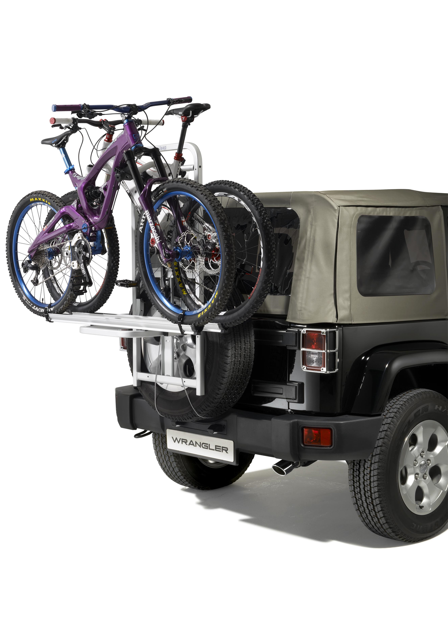 Portabicicletas para rueda de repuesto jeep