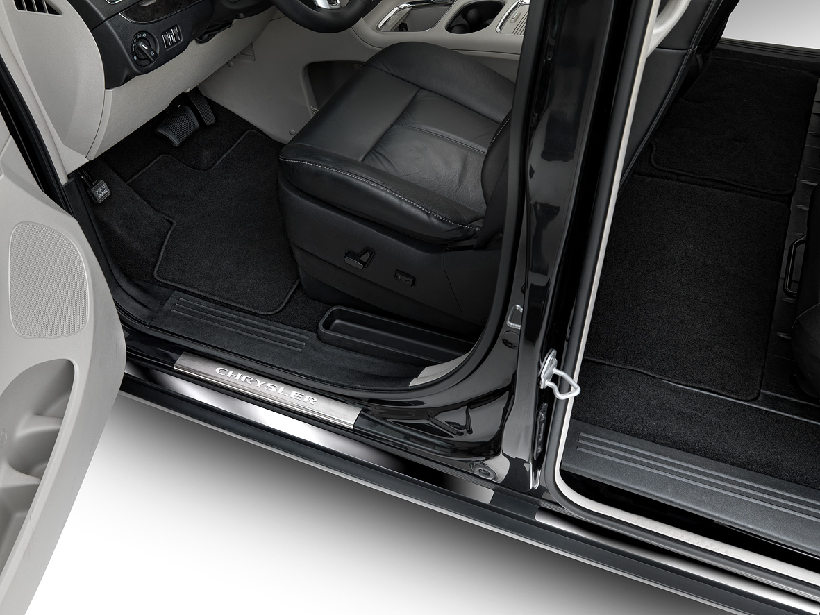 Batticalcagno cromato per Lancia Voyager undefined